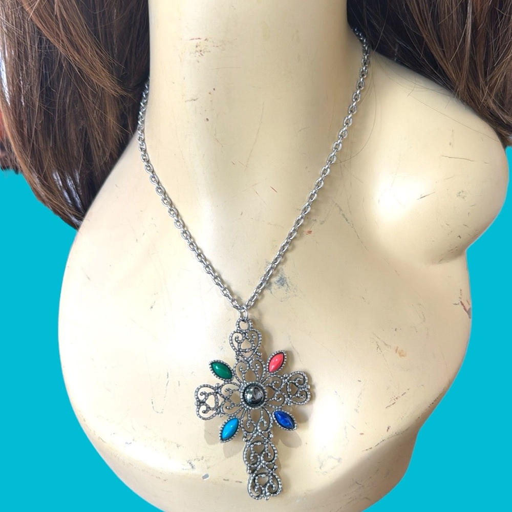 VTG AVON ROMANESQUE CROSS SILVER LONG CHAIN OPEN WORK FILIGREE NECKLACE‎